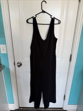 Black Sleeveless V-Neck Jumpsuit